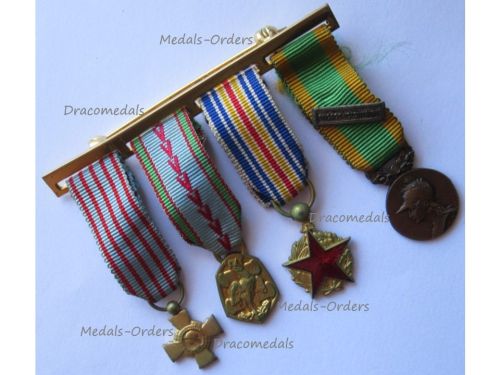 France WWII Set of 4 Medals (Combatants Cross, Commemorative, Wound, Volunteer Medal with Engage Volontaire for Voluntary Enlistment) MINI