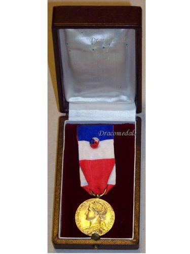 France Ministry of Labor Medal Gold Class in Silver Gilt by the Paris Mint and Barre Boxed 1976 Named