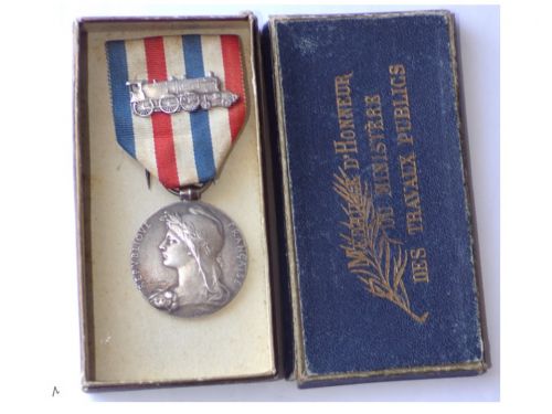 France WWI Honor Medal of Railroads Silver Class 1st Type Attributed to Female 1918 by the Paris Mint Boxed by Arthus Bertrand