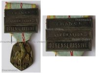 France WWII Commemorative Medal 1939 1945 with 3 Clasps (Liberation, Defense  Passive, France) by the Paris Mint