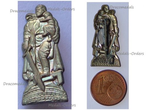 Germany WWI Cap Badge Teutonic Knight Protecting Child