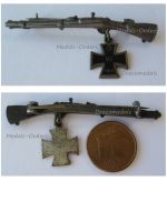 Germany WWI Prussia Cap Badge Mauser Gewehr 98 Rifle Iron Cross 1914