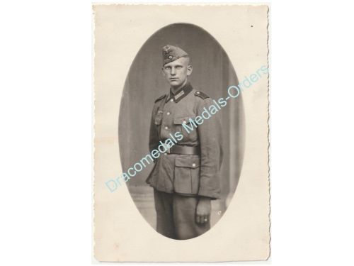 NAZI Germany WW2 Portrait Photo Wehrmacht Infantry Soldier in Bi-fold Cap