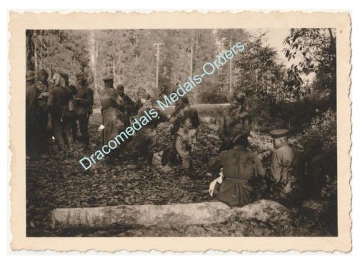 Germany WWII Photo Wehrmacht Officer Interrogates Soviet PoWs